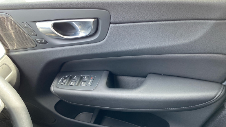 Volvo XC60 2.0 B5P Plus Dark 5dr AWD Geartronic Petrol Estate